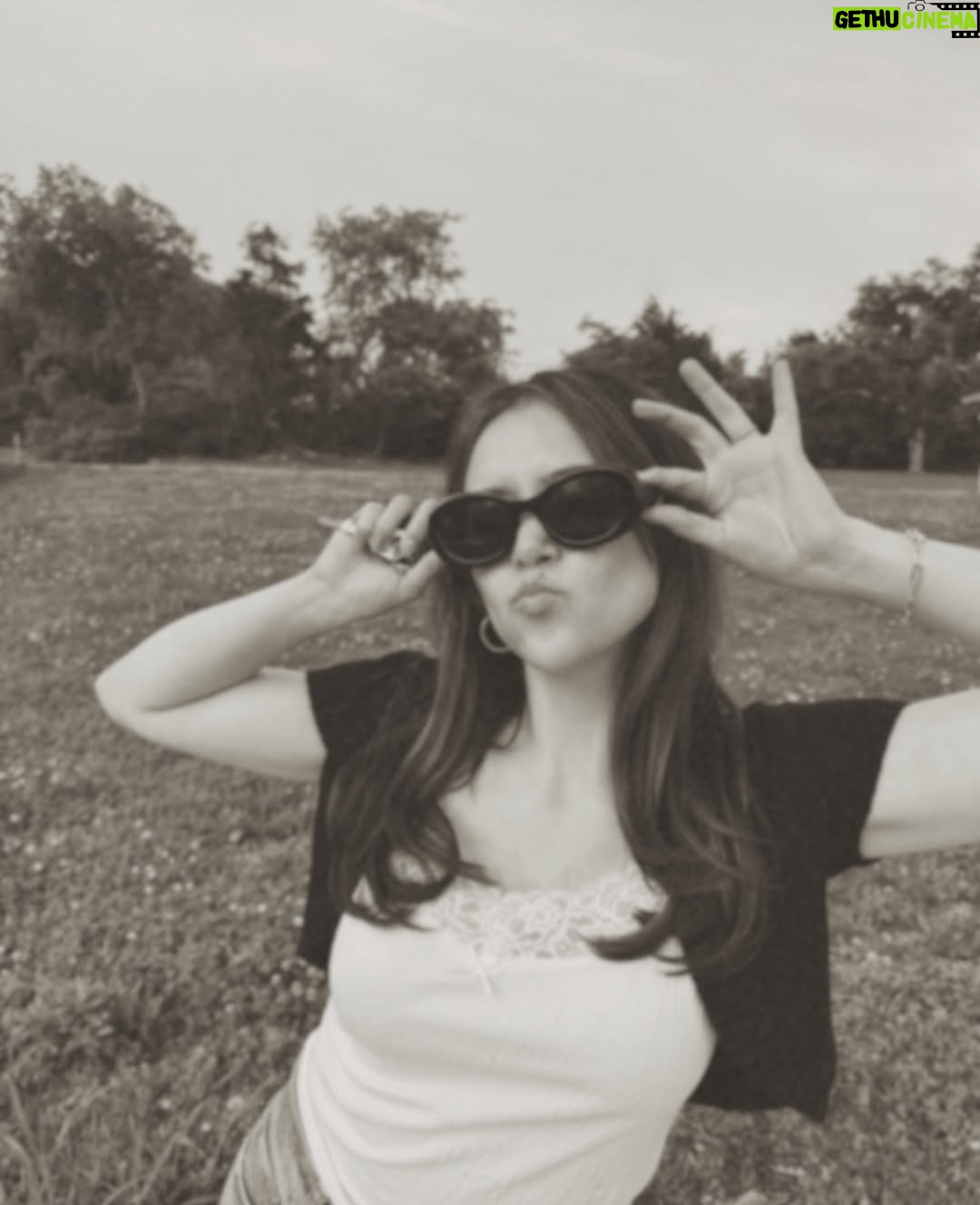 Megan Nicole - 2.5K Likes - feels like summer