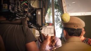 Meghna Gulzar Instagram - A journey of blurred and crossed lines…
We begin. 

धुँदलायी हुई, काटी हुई, लकीरों का सफ़र…
शुरू.

@kareenakapoorkhan 
@therealprithvi
@jungleepictures 
@vineetjain12 
@penmovies @jayantilalgadaofficial @dhavaljgada #PenMarudhar @amritapndy
@yash_k_keswani #SimaAgarwal @akshay_valsangkar @shraddhaaa27 @mukesh.jain.1 @mamtakamtikar @arora.ishhh 
@tiwari_ravvy @pranafilms.in