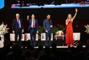 Megyn Kelly Instagram - Moments from our Megyn Kelly Live show in Jacksonville, FL with @officialbenshapiro, @michaeljknowles & @theandrewklavan! Check out the FULL show now on YouTube or wherever you get your podcasts.