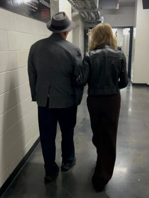 Megyn Kelly Instagram - Backstage with @charliesheen and Victor Davis Hanson in Bakersfield, California!