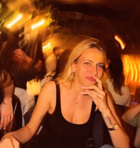 Melis İşiten Instagram - net bilgi veriyorum.
haber gibi bir şey.
kendimle söylüyorum.
kendime Melis olarak.

daha yeni başlıyorum.
çok sürpriz, çok heyecan, çok hayal, çok iş var.
🚀
-
📸 : @berkbekarr