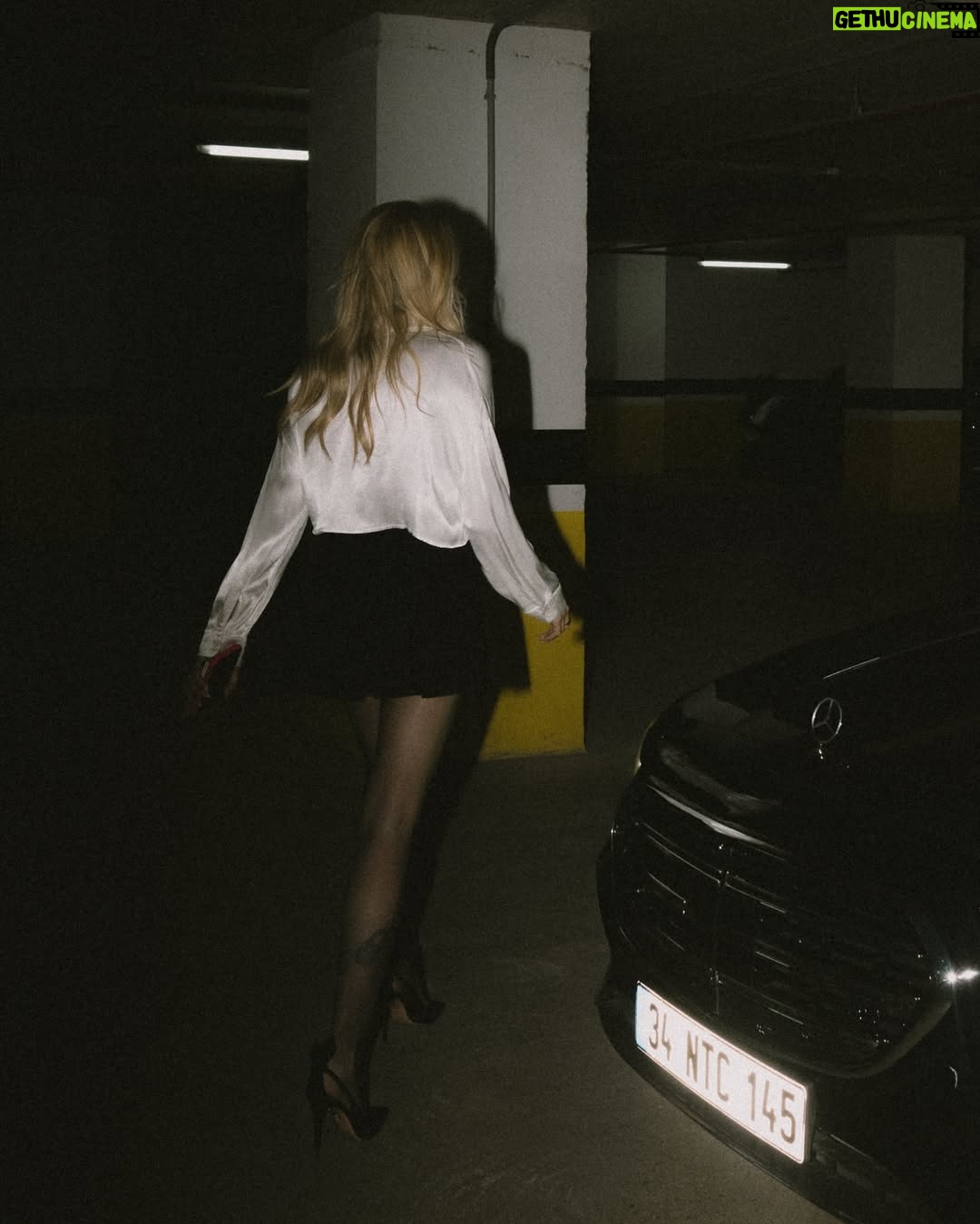 Melis İşiten - 18.8K Likes - walk of night🖤
-
📸 : @benozancagatay
-
#reklam