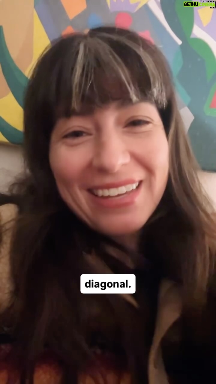 Melissa Villaseñor - 6.4K Likes - Measuring TV length diagonally?! Da fuq?