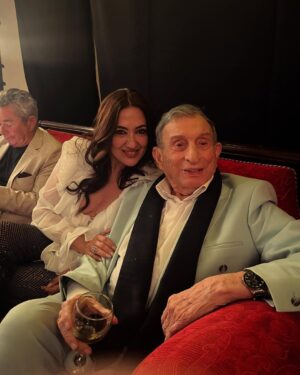 Meltem Cumbul Instagram - @sahnetozutiyatrosu 
@kayaprestige 
@izmirbuyuksehirbelediyesi 
Bedia Muvahhit Tiyatro Ödülleri için sonsuz teşekkürlerimle 🙏🎭❤️