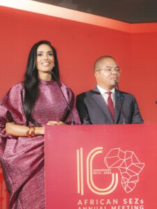 Micaela Reis Instagram - Tive a honra de apresentar o 10ª aniversário da Organização das Zonas Especiais Económicas  Africanas (AEZO), realizada em Luanda.

Foi um momento inspirador, que marcou 10 anos de crescimento, 10 anos de impacto real e 10 anos a impulsionar o desenvolvimento de África.

Sou grata pela confiança, pela oportunidade e por fazer parte de um marco tão significativo para Angola e para África.

Obrigada David Temudo pela parceria em palco.

Make-up & Hair @skin_guapa  @guapa_studio_ 
Dress @lusanda_couture 

📸 @bombas.nabanda