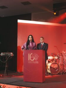 Micaela Reis Instagram - Tive a honra de apresentar o 10ª aniversário da Organização das Zonas Especiais Económicas  Africanas (AEZO), realizada em Luanda.

Foi um momento inspirador, que marcou 10 anos de crescimento, 10 anos de impacto real e 10 anos a impulsionar o desenvolvimento de África.

Sou grata pela confiança, pela oportunidade e por fazer parte de um marco tão significativo para Angola e para África.

Obrigada David Temudo pela parceria em palco.

Make-up & Hair @skin_guapa  @guapa_studio_ 
Dress @lusanda_couture 

📸 @bombas.nabanda