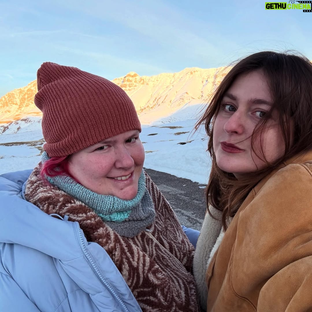 Michela Giraud - 54.1K Likes - Non i fratelli Gallagher che volevate, ma le sorelle Giraud di cui avete bisogno. 🎵 🎙️ 🎤 ❄️🎭🎪🎿
.
.
.
#gransasso #gransassoedition