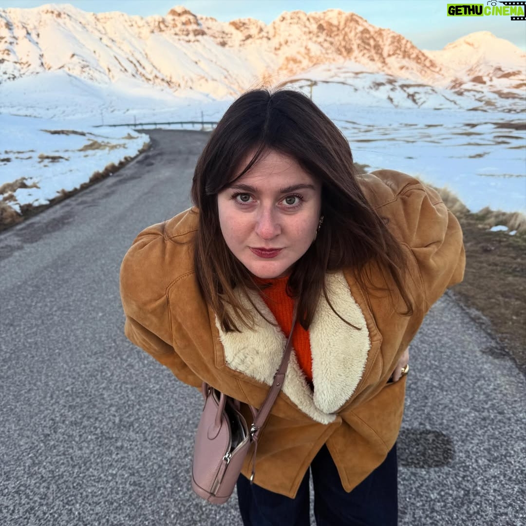 Michela Giraud - 54.1K Likes - Non i fratelli Gallagher che volevate, ma le sorelle Giraud di cui avete bisogno. 🎵 🎙️ 🎤 ❄️🎭🎪🎿
.
.
.
#gransasso #gransassoedition