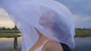 Michelle González Instagram - Agua: Sororidad
"Solas somos gotas, juntas somos marea"
(Fotos 1-4)

Aire: Libertad
"Nos asfixiaron con ataduras, pero hoy volamos libres"
(Fotos 5-8)

Stills del bellísimo video musical "Serena Morena" de @michelle_gzl, que tuve la fortuna de CONCEPTUALIZAR, DIRIGIR Y EDITAR. 

Un video que se hizo en colaboración con @unfpamexico y es un himno a la mujer morena 💜

Cantante y compositora- @michelle_gzl 
Dirección y Edición- @michellecircuit
Fotografía y CC- @ian_b_morales 
Producción- @limoncitoooo__
Post Producción y VFX- @gigarafa
@recplaymex

Con la participación especial de:
@tanializardomx
@zayradelrazo
@milothicc_

#ᴍᴜsɪᴄᴠɪᴅᴇᴏ #stills #videoclip #film #filmdirector #director #sororidad #feminismo #videomusical