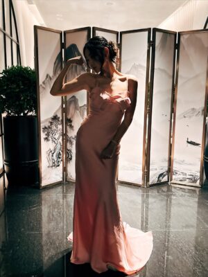 Michelle Wai Si-Nga Instagram - 開心的一天❤️❤️❤️

#破地獄
#記得睇到最後一張
#我會繼續好好鍛鍊繼續努力

Styling: @somad524 @kwongbobo
Gown: @alexandermcqueen
Hairstyling: @singsing113 
Makeup: @make_up_by_mw