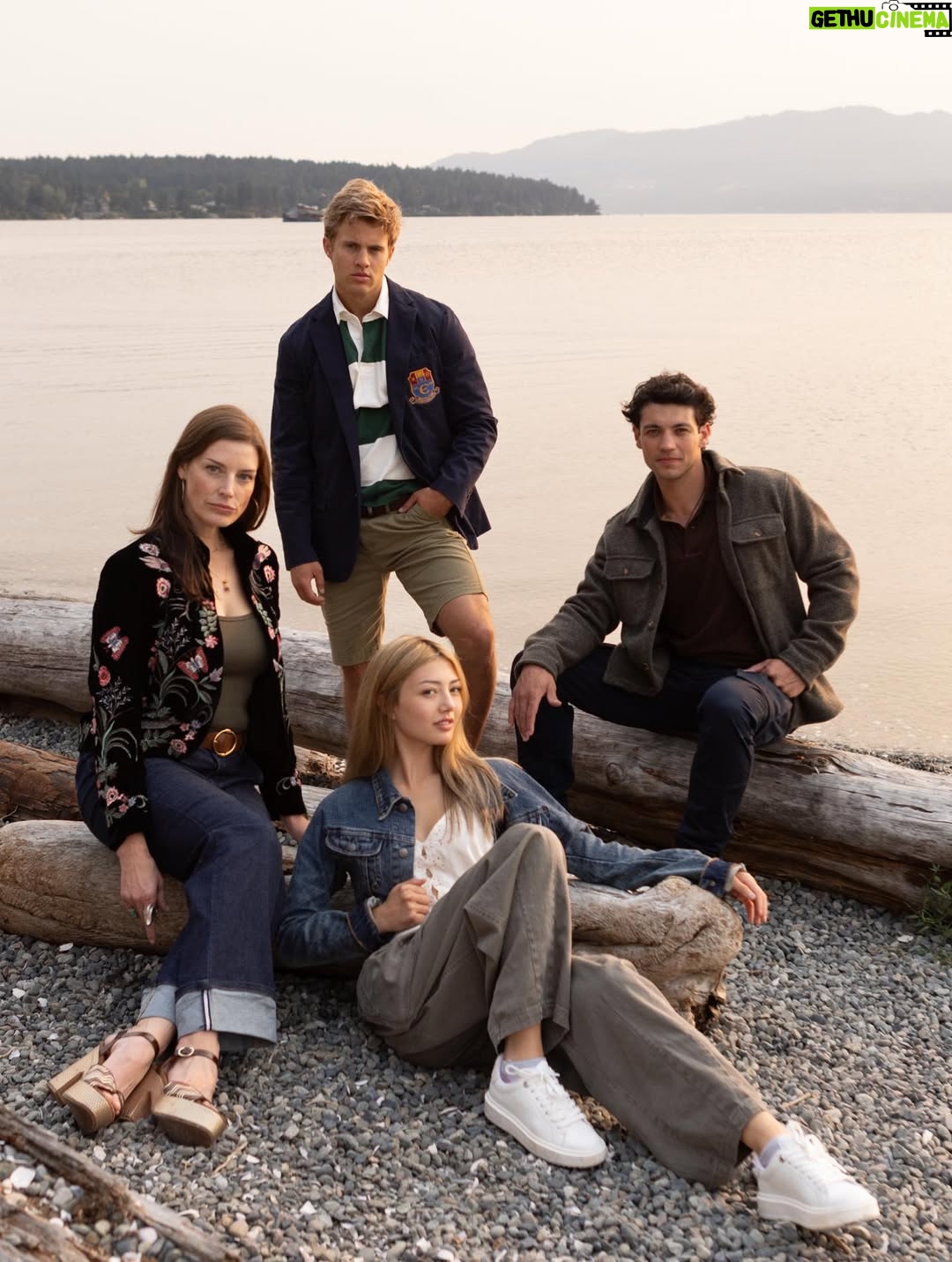 Miku Martineau - 112.9K Likes - extremely seated for miku martineau’s new series CREW GIRL — now filming in victoria, BC!! also starring jessica paré, samuel braun, kyle clark, and thomas cadrot

a female rower becomes the coxswain of a dysfunctional all-boys rowing team. prepare for rivalries, romances, betrayals...and rowing! 🛶