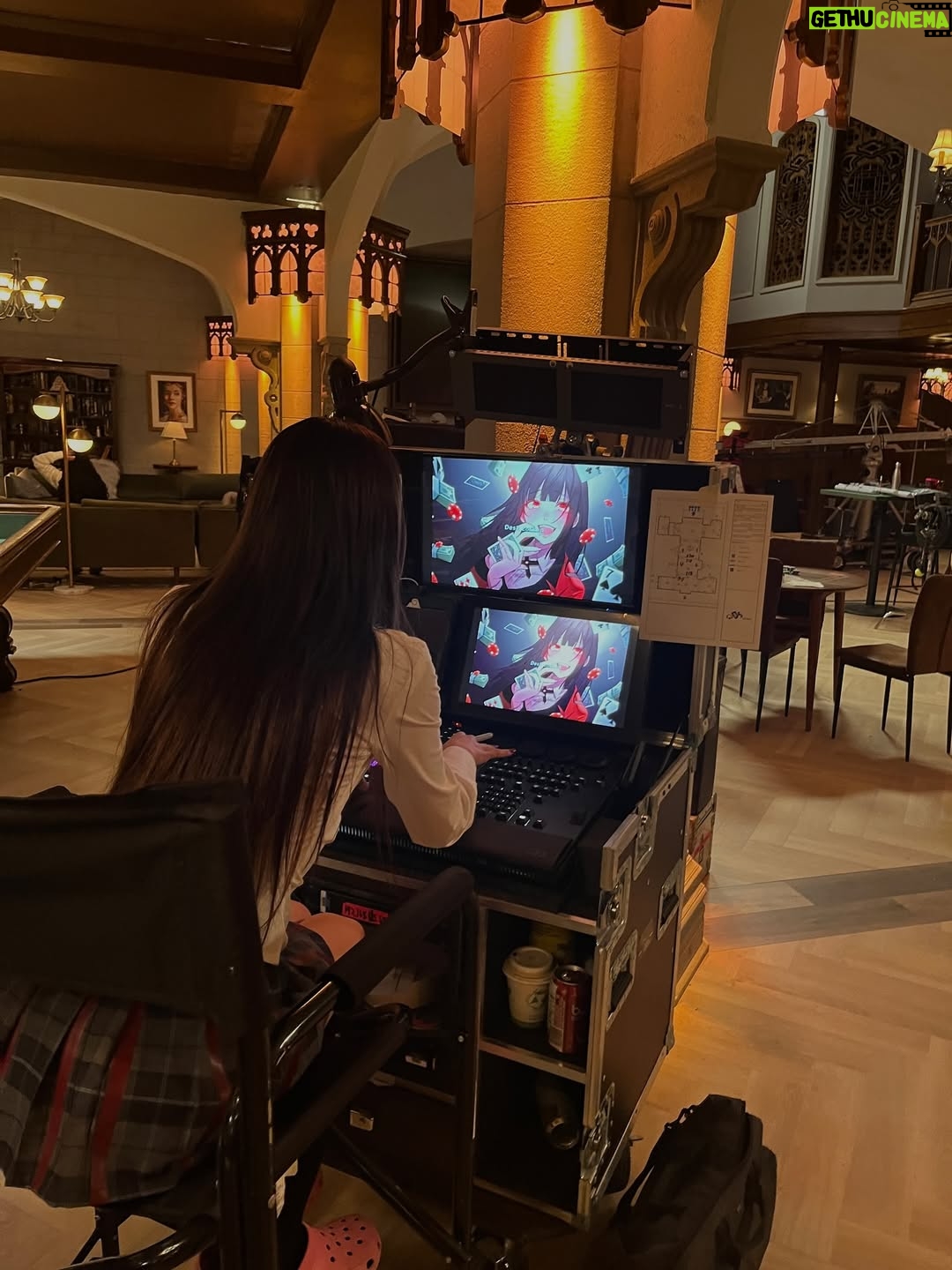 Miku Martineau - 737.3K Likes - 2 weeks of BET. You guys are amazing. Keep streaming, I love you! ♥️