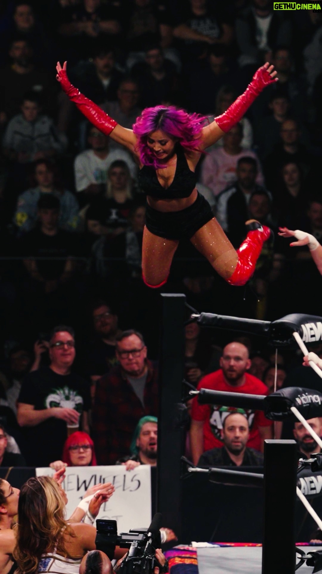 Mina Shirakawa - 3K Likes - @Mina_Shirakawa through the air!