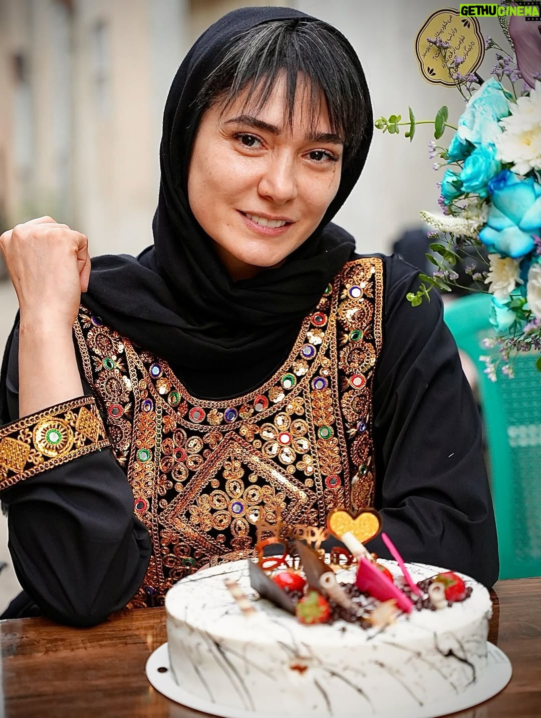 Mina Vahid - 16.4K Likes - ⁨	امسال شانس خوب من،تولدم کنار شما عزیزان بودم
بسیااار  لذذذت بررردم
#بازیگران #سینما⁩
عکس از:  @amirmohamadt