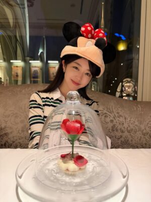 Minami Minegishi Instagram - 33歳になりました🎂
ママだし、妻だし、タレントだし、色々大変なことはありますがどれも楽しくやらせてもらえる日々に感謝です。自分だけの頑張りじゃどうにもならないことを沢山の方に支えてもらってなんとかやれています!!だからこそ、どれも楽しく丁寧に。続けられる範囲で頑張っていきます!!!!33歳の一年も応援してくださると嬉しいです!🌹