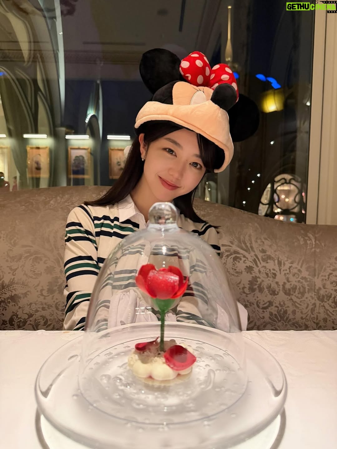 Minami Minegishi - 94.9K Likes - 33歳になりました🎂
ママだし、妻だし、タレントだし、色々大変なことはありますがどれも楽しくやらせてもらえる日々に感謝です。自分だけの頑張りじゃどうにもならないことを沢山の方に支えてもらってなんとかやれています！！だからこそ、どれも楽しく丁寧に。続けられる範囲で頑張っていきます！！！！33歳の一年も応援してくださると嬉しいです！🌹