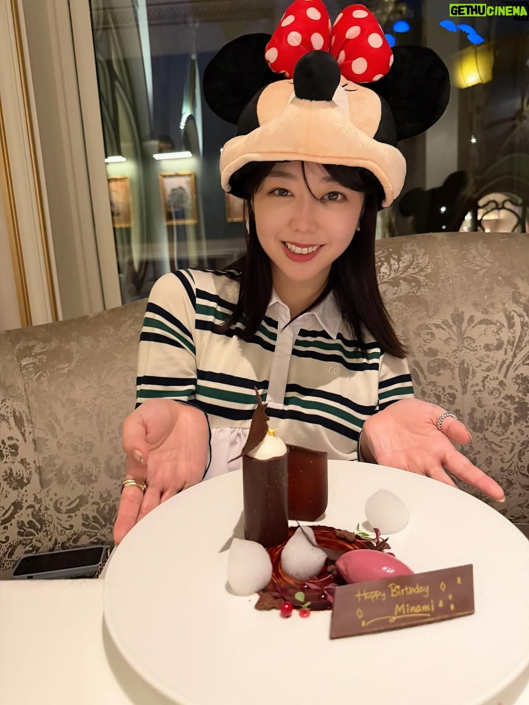 Minami Minegishi - 94.9K Likes - 33歳になりました🎂
ママだし、妻だし、タレントだし、色々大変なことはありますがどれも楽しくやらせてもらえる日々に感謝です。自分だけの頑張りじゃどうにもならないことを沢山の方に支えてもらってなんとかやれています！！だからこそ、どれも楽しく丁寧に。続けられる範囲で頑張っていきます！！！！33歳の一年も応援してくださると嬉しいです！🌹