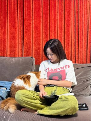 Minami Minegishi Instagram - あっちゃん、岡崎に来てくれてありがとう!
毎日のように一緒にいた10代から、環境や考え方、お互い変わった部分もいっぱいあるけど、変わらない部分もたしかにあって懐かしかったし楽しかったなぁ...
お仕事もお母さんもいっぱい頑張ってるあっちゃんと、お母さん譲りの動物大好き心優しい息子くん!またふらっと遊びにきてね〜〜