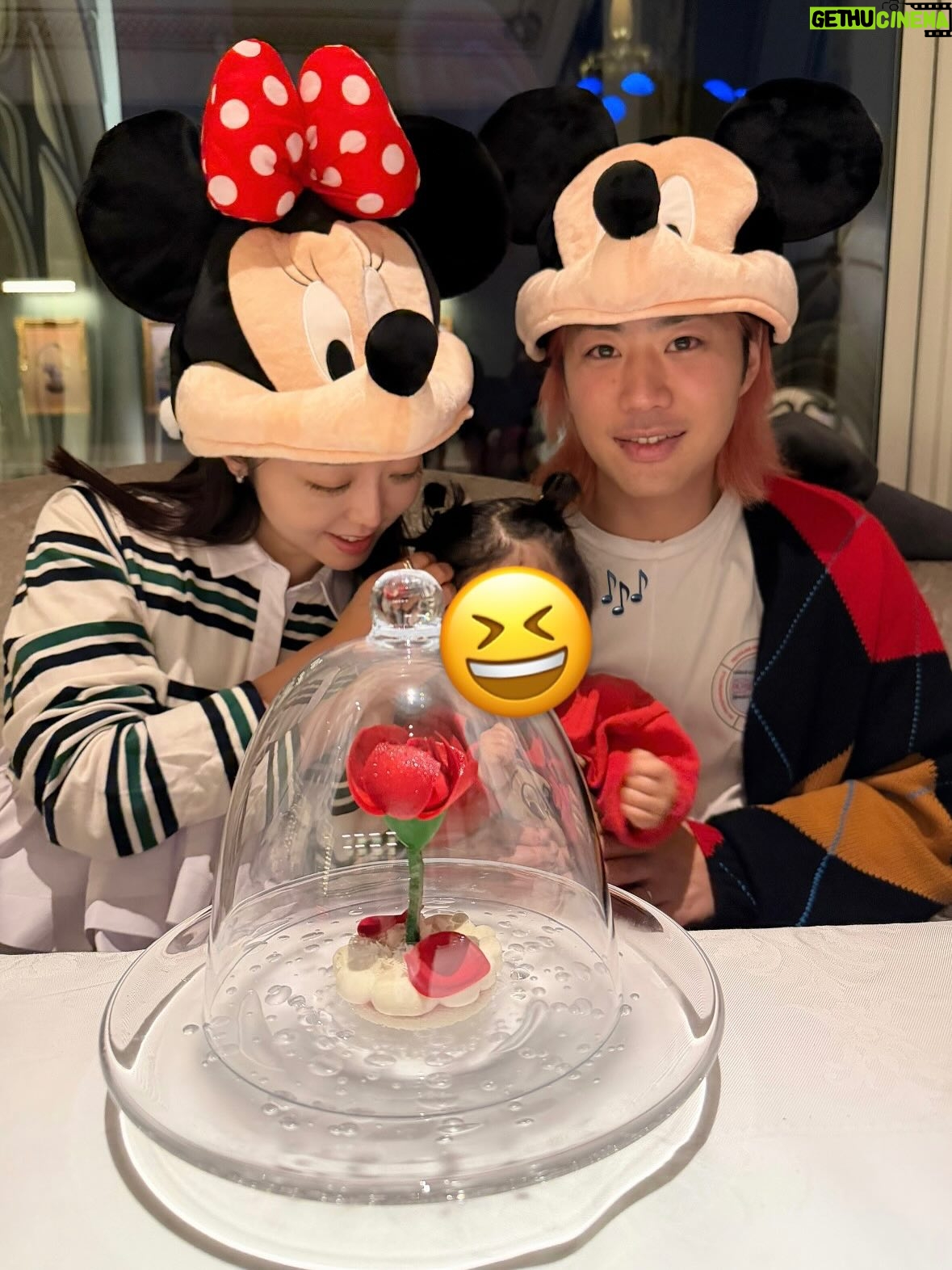 Minami Minegishi - 94.9K Likes - 33歳になりました🎂
ママだし、妻だし、タレントだし、色々大変なことはありますがどれも楽しくやらせてもらえる日々に感謝です。自分だけの頑張りじゃどうにもならないことを沢山の方に支えてもらってなんとかやれています！！だからこそ、どれも楽しく丁寧に。続けられる範囲で頑張っていきます！！！！33歳の一年も応援してくださると嬉しいです！🌹