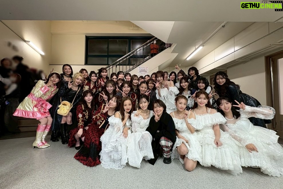 Minami Takahashi - 30.1K Likes - AKB48 20th Year Live Tour 2025 in 日本武道館✨
 〜あの頃、青春でした。これから、青春です〜 千秋楽🌸

青春はいつまで続くのか？
AKB48が輝いている限り続くんだ。
そう思えた3日間でした😊✨

現役メンバー6公演本当にお疲れ様！！
一緒にリハしてステージに立って、1人1人が持つAKB48に対する熱い思いや愛を感じて胸がギュッとなりました。
この20周年を迎えられたのは現役メンバー、応援してくれるファンの皆さんがAKB48を愛し繋いでくれたおかげです。
素晴らしい景色を見させてくれてありがとう！！！！

しばらく武道館投稿続きますがお付き合いください🌸

#AKB48
#AKB48_20thYear 
#AKBは青春ですin武道館