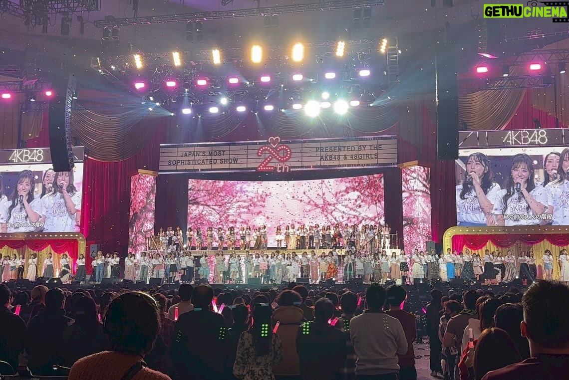 Minami Takahashi - 30.1K Likes - AKB48 20th Year Live Tour 2025 in 日本武道館✨
 〜あの頃、青春でした。これから、青春です〜 千秋楽🌸

青春はいつまで続くのか？
AKB48が輝いている限り続くんだ。
そう思えた3日間でした😊✨

現役メンバー6公演本当にお疲れ様！！
一緒にリハしてステージに立って、1人1人が持つAKB48に対する熱い思いや愛を感じて胸がギュッとなりました。
この20周年を迎えられたのは現役メンバー、応援してくれるファンの皆さんがAKB48を愛し繋いでくれたおかげです。
素晴らしい景色を見させてくれてありがとう！！！！

しばらく武道館投稿続きますがお付き合いください🌸

#AKB48
#AKB48_20thYear 
#AKBは青春ですin武道館