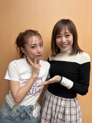 Minami Takahashi Instagram - TBS ひるおび
今週もありがとうございました✨
愛さん遅くなっちゃったけどお誕生日おめでとうございます🎂♡

AKB48を大好きでいてくれている愛さん！
実は武道館も見に来てくださいました✨🥹
とにかく熱量高く愛溢れる目線で見守ってくださって、ライブ後も沢山感想を送ってくれて「現役の皆んなのこともっと応援したくなりました！」と！！！
嬉しすぎる！！🥹✨✨✨
愛さん大好き！！！！！！！

愛さんが差し入れしてくださったトマトが過去1甘くて美味しかった🍅✨✨🥺

#ひるおび
#tbs
#tv
#AKB48
#AKBは青春ですin武道館 

衣装👗
ワンピース
@cocodeal_official
イヤリング
@cuore_556
ブーツ
@dianashoespress