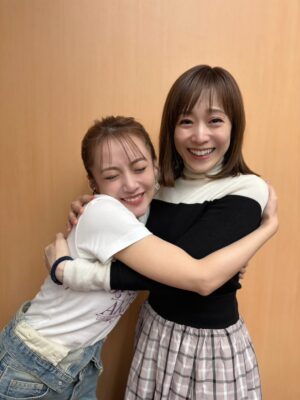 Minami Takahashi Instagram - TBS ひるおび
今週もありがとうございました✨
愛さん遅くなっちゃったけどお誕生日おめでとうございます🎂♡

AKB48を大好きでいてくれている愛さん！
実は武道館も見に来てくださいました✨🥹
とにかく熱量高く愛溢れる目線で見守ってくださって、ライブ後も沢山感想を送ってくれて「現役の皆んなのこともっと応援したくなりました！」と！！！
嬉しすぎる！！🥹✨✨✨
愛さん大好き！！！！！！！

愛さんが差し入れしてくださったトマトが過去1甘くて美味しかった🍅✨✨🥺

#ひるおび
#tbs
#tv
#AKB48
#AKBは青春ですin武道館 

衣装👗
ワンピース
@cocodeal_official
イヤリング
@cuore_556
ブーツ
@dianashoespress