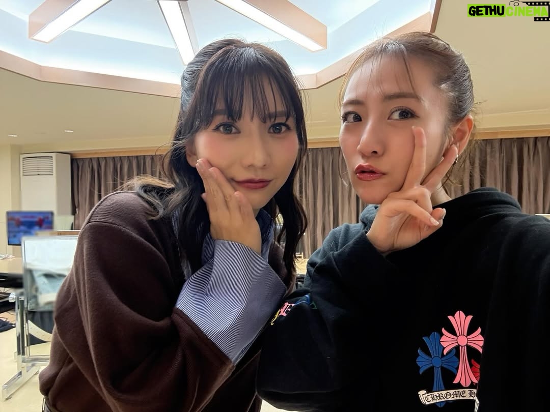 Minami Takahashi - 31.8K Likes - 武道館思い出オフショ🌸

1  ハート型ウイルス終わりのにゃんにゃん見つけてあつみな挟み

2  友達がわざわざ手作りで作ってくれた😂
しーちゃん　りえ　みなみ✨

3  ずーっと「みなみちゃん大丈夫？🥹」と気遣ってくれたあきちゃ🥹
6日突然お菓子くれたんだけど「みなみちゃん生きて！！」って言われて笑った😂「生きる！」

4  出待ち「Bird」🪽

5  5日6日は違う番号だったのに7日48番マイクになってた✌️なんか頑張れって言われてる気がしたマイク🎤✨

#AKB48
#AKB48_20thYear 
#AKBは青春ですin武道館
