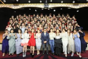 Minami Takahashi Instagram - 2025年12月8日 AKB48 
20周年おめでとうございます🌸

20周年特別記念公演「PARTYが始まるよ」
1期生として「桜の花びらたち」に出演させていただきました。
武道館終わりで皆んな疲れてるだろうにずっとキラキラしてて流石🥹✨

私が劇場に立たせていただいていた時とは
内装も変わってステージの高さも変わっているけど、劇場のステージから見える景色はあの頃と何も変わらない。
今日もまた現役メンバーの頑張りのおかげで素晴らしい景色を見させていただきました😊

これからのAKB48の歩みを心から応援しています🌸

#AKB48
#AKB48_20thYear 
#PARTYが始まるよ

衣装
イヤリング
@mixelt0803
@rhodes_showroom