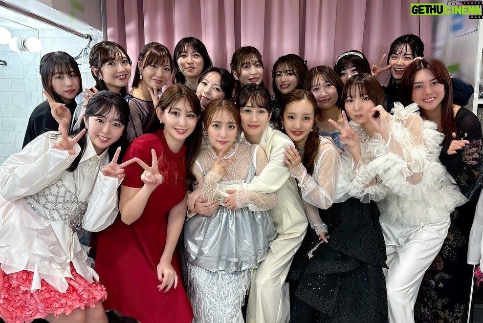 Minami Takahashi - 32.4K Likes - 2025年12月8日 AKB48 
20周年おめでとうございます🌸

20周年特別記念公演「PARTYが始まるよ」
1期生として「桜の花びらたち」に出演させていただきました。
武道館終わりで皆んな疲れてるだろうにずっとキラキラしてて流石🥹✨

私が劇場に立たせていただいていた時とは
内装も変わってステージの高さも変わっているけど、劇場のステージから見える景色はあの頃と何も変わらない。
今日もまた現役メンバーの頑張りのおかげで素晴らしい景色を見させていただきました😊

これからのAKB48の歩みを心から応援しています🌸

#AKB48
#AKB48_20thYear 
#PARTYが始まるよ

衣装
イヤリング
@mixelt0803
@rhodes_showroom