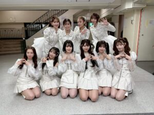 Minami Takahashi Instagram - AKB48の歴史を語る上で外せないのは
チーム制度だと思っています。
A K B 4 8 色んなチームがそれぞれのチーム色を出して切磋琢磨していました。

チームAは「Pioneer」と「Only today」を披露✨
ライブの合間に写真撮ったから全員集める事が難しくひとまず集まれた子達で写真を！
どのチーム楽曲も、今もしチーム制度があったらこの子はこのチームなのかな？とワクワクしながら皆んなのパフォーマンスを見ていました🥺✨

#AKB48
#AKB48_20thYear 
#AKBは青春ですin武道館