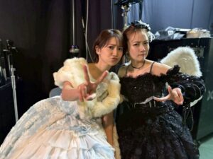 Minami Takahashi Instagram - 優ちゃん沢山頑張ってくれてありがとう！！
ステージで歌い踊る姿、私が好きな優子すぎて震えました。
本当にかっこよかった✨🥹

#AKB48
#AKB48_20thYear 
#AKBは青春ですin武道館 

#戦友　🔥