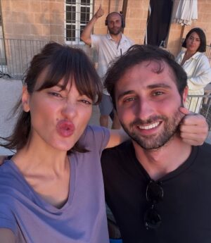 Mine Kılıç Instagram - “Bazı hikâyeler tamamlandığı yerde anlamını bulur. Tam vaktinde, gururla vedamı ederken; böyle şahane bir ekibin parçası olduğuma, eşlikçim olan herkese, her an’a ve zamana minnetle… Hepinize sonsuz teşekkürler.” ✨