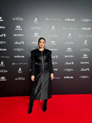 Miren Ibarguren Instagram - Ayer en los premios @instylespain recibí el premio  a mejor actriz protagonista por “LOS SIN NOMBRE” la serie del gran @paufreixas7 que no deja de darme alegrías. Nuestra adorada “AIDA”también se llevó otro premio. Así que la noche fue redonda. GRACIAS a in style por apoyar a las series españolas y regalarnos una estupenda velada. Y gracias a mi @joseherrerastylist por el lookito. Y a @rebecatfigueroa con @yslbeauty por el #makeupLook. In love. ✨ahora mismo quiero a tutti le mundi✨