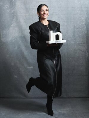 Miren Ibarguren Instagram - Ayer en los premios @instylespain recibí el premio  a mejor actriz protagonista por “LOS SIN NOMBRE” la serie del gran @paufreixas7 que no deja de darme alegrías. Nuestra adorada “AIDA”también se llevó otro premio. Así que la noche fue redonda. GRACIAS a in style por apoyar a las series españolas y regalarnos una estupenda velada. Y gracias a mi @joseherrerastylist por el lookito. Y a @rebecatfigueroa con @yslbeauty por el #makeupLook. In love. ✨ahora mismo quiero a tutti le mundi✨