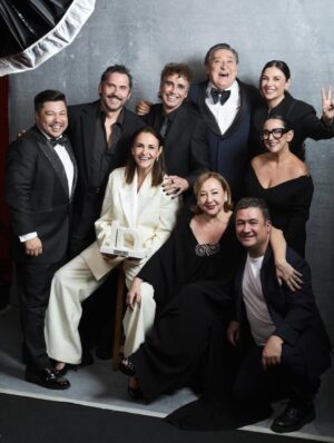 Miren Ibarguren Instagram - Ayer en los premios @instylespain recibí el premio  a mejor actriz protagonista por “LOS SIN NOMBRE” la serie del gran @paufreixas7 que no deja de darme alegrías. Nuestra adorada “AIDA”también se llevó otro premio. Así que la noche fue redonda. GRACIAS a in style por apoyar a las series españolas y regalarnos una estupenda velada. Y gracias a mi @joseherrerastylist por el lookito. Y a @rebecatfigueroa con @yslbeauty por el #makeupLook. In love. ✨ahora mismo quiero a tutti le mundi✨