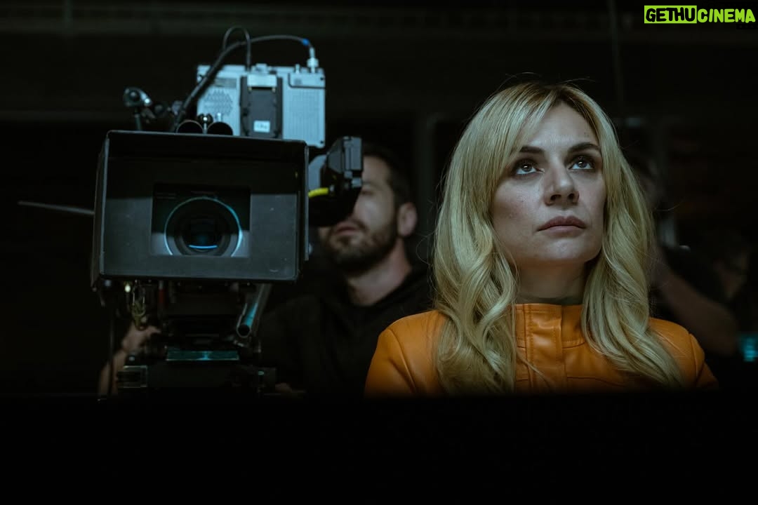 Miren Ibarguren - 10.7K Likes - MINERVA. EQUIPO NARANJA. KIMERA.  El Refugio Atómico ya está disponible en @netflixes ☢️🔸🚚