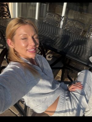 Miriam McDonald Instagram - Hey friends,

I’ve been sitting with how to put this into words, so I’m just going to be honest. When I watched the documentary back, I didn’t feel good about how I looked. About a month or two before filming (which was almost two years ago now), I had Botox and filler done. Looking back, I regret that choice.

Like many people who try cosmetic treatments, I wasn’t feeling “perfect.” I saw little things I wanted to fix—lines when I frowned, under-eye hollowness, even wanting to try lip filler because “everyone else was doing it.” But what I thought would help ended up leaving me looking less like myself. When I first saw the footage, I told myself, “no one will even notice, Miriam, they’ll be focused on the story.” I was wrong.

I want to be clear: I wasn’t experiencing a medical issue or complication—just a lapse in judgment. Thankfully, Botox wears off and fillers dissolve over time. But interviews live forever online, and that version of me is now out there to stay.

I’d be lying if I said the comments don’t sting. I may have once been an actress, but I don’t live in that world anymore. I don’t have a thick Hollywood skin—I’m just a person. And the truth is, hearing critiques about how I look hurts just as much as it would hurt your sister, your daughter, or your friend.
(Continued in comments…)