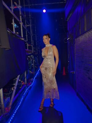 Miriam Rodríguez Instagram - HOLAMIGENTEEEE HOY GALA7!!!!!!!! 💞 @operaciontriunfo @primevideoes dejo por aqui mi videito de confianza 💋 y unas fotillos de la gala 6 porque ya sé que voy con retraso pero la vida no me da para másssss, que os ha parecido esta semana #CONEXIÓNOT? Creo que todavía tengo el susto en el cuerpo del viernes en el chat de halloweeeeeen👻🫠🫠 quien creéis que será el/la FAV de esta semanaaaaaaaaaa? Os leo x aqui. Nos vemos a las 22h en la gala💖💖💖💖💖

👗 @davidrivas___ x @maisonbocheva 
💄 MUAH @mariaplateromakeup
💍 joyitas @theofficialpandora 
🐜 @olgadepalma