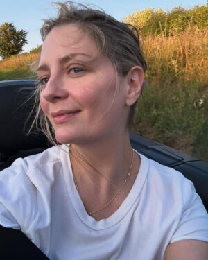 Mischa Barton Instagram - Please stick to the convertibles, rivers and lakes that your used to