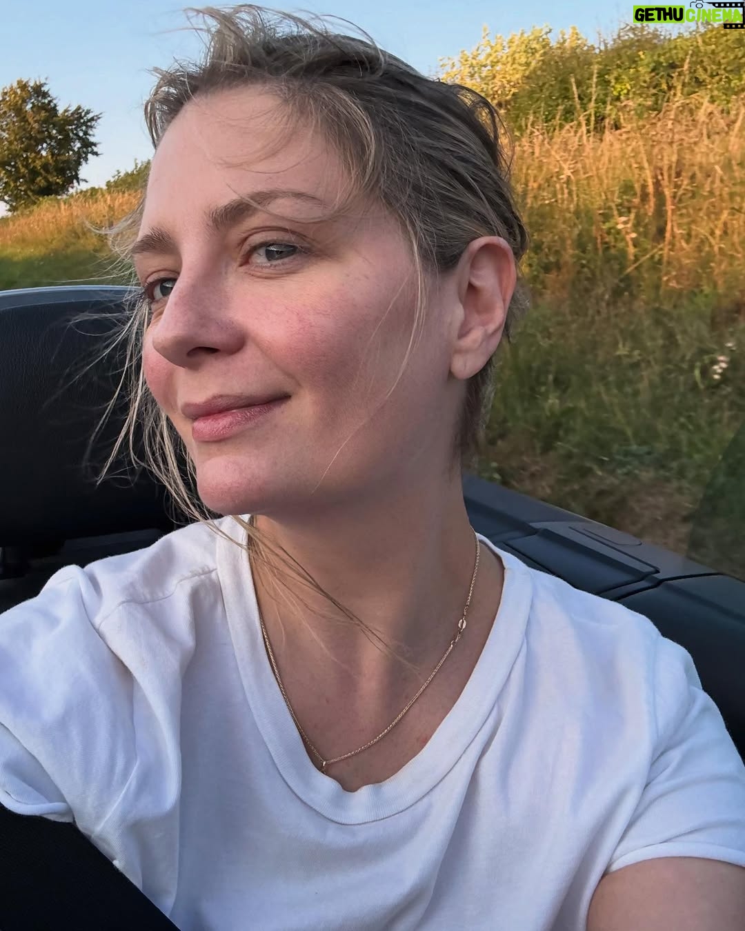 Mischa Barton - 26.7K Likes - Please stick to the convertibles, rivers and lakes that your used to