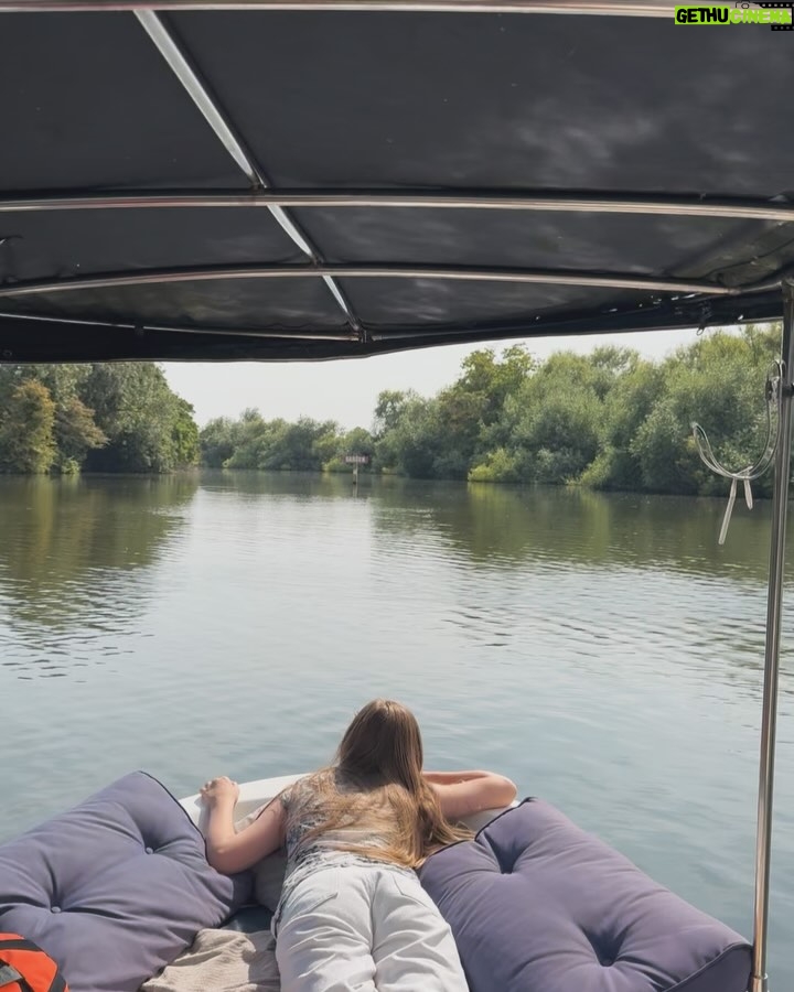 Mischa Barton - 26.7K Likes - Please stick to the convertibles, rivers and lakes that your used to