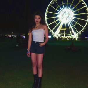 Miya Cech Instagram - bb girl’s first coachella! w/ my fav photographer 📷😉🎡🎶