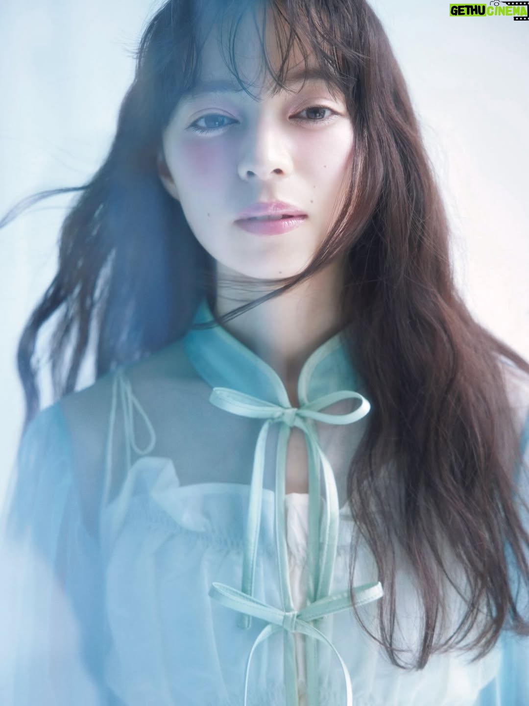 Moe Kamikokuryo - 17.7K Likes - ⁡
⁡
ar7月号🩵
⁡
ご覧いただけましたか？？
⁡
『かみこのグループ卒業アニバーサリー
Kamiko in Blue』💎
⁡
アンジュ卒業企画。
とってもありがたいです🥹
メンバーカラーがアクアブルーだったので、
たくさんの可愛いブルーのお洋服着ています❄️
アンジュの思い出もたくさん語っています🪽🫧
⁡
まだ見てないよ〜って方はぜひご覧下さいね！
⁡
オフショットまた載せます〜💎💎

#ar
#ar7月号

@ar_magazine