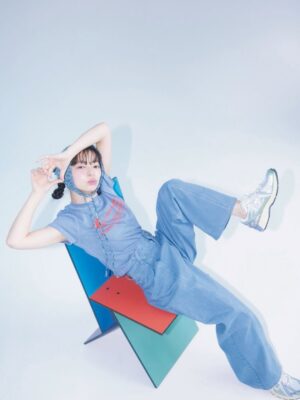 Moe Kamikokuryo Instagram - ⁡
⁡
ar7月号🩵
⁡
ご覧いただけましたか？？
⁡
『かみこのグループ卒業アニバーサリー
Kamiko in Blue』💎
⁡
アンジュ卒業企画。
とってもありがたいです🥹
メンバーカラーがアクアブルーだったので、
たくさんの可愛いブルーのお洋服着ています❄️
アンジュの思い出もたくさん語っています🪽🫧
⁡
まだ見てないよ〜って方はぜひご覧下さいね！
⁡
オフショットまた載せます〜💎💎

#ar
#ar7月号

@ar_magazine