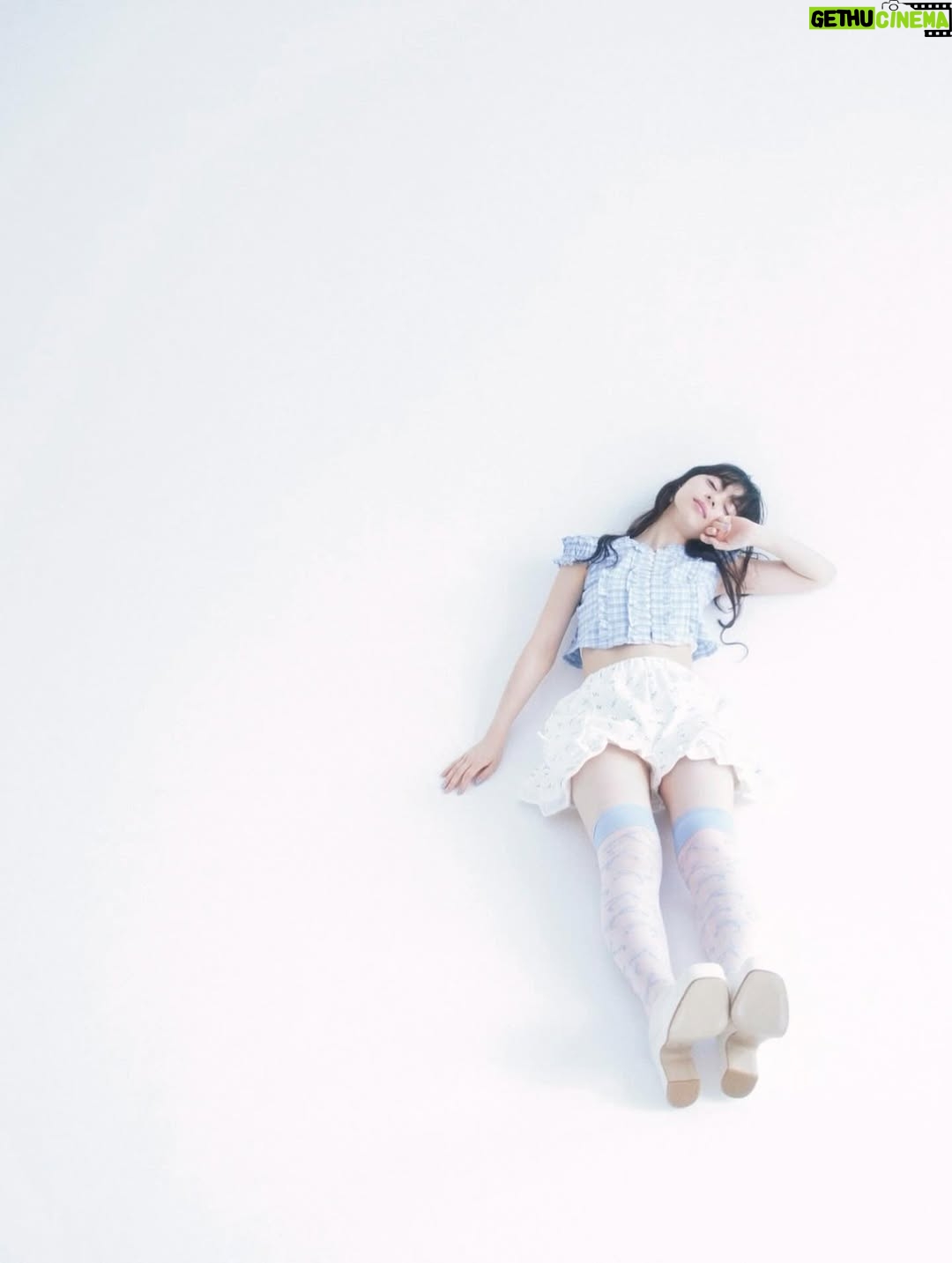 Moe Kamikokuryo - 17.7K Likes - ⁡
⁡
ar7月号🩵
⁡
ご覧いただけましたか？？
⁡
『かみこのグループ卒業アニバーサリー
Kamiko in Blue』💎
⁡
アンジュ卒業企画。
とってもありがたいです🥹
メンバーカラーがアクアブルーだったので、
たくさんの可愛いブルーのお洋服着ています❄️
アンジュの思い出もたくさん語っています🪽🫧
⁡
まだ見てないよ〜って方はぜひご覧下さいね！
⁡
オフショットまた載せます〜💎💎

#ar
#ar7月号

@ar_magazine