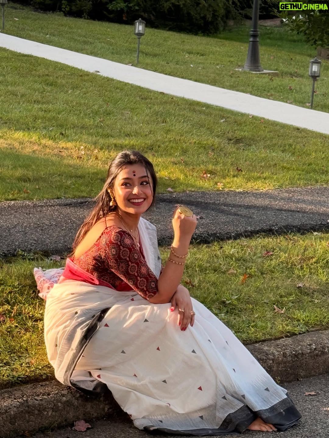 Mokksha - 29.9K Likes - Dugga ashche ❤️😍💐🙏🏻🫰🏻
Dur thekei 🙃🙂
I will miss my pujo ,bari,family,Kolkata,Bangla 😢😞
Captured by @sagina_sujith chechi ❤️
#mokksha #born #queen #durgapuja #vibes #feel #bong #festival #sarodiya