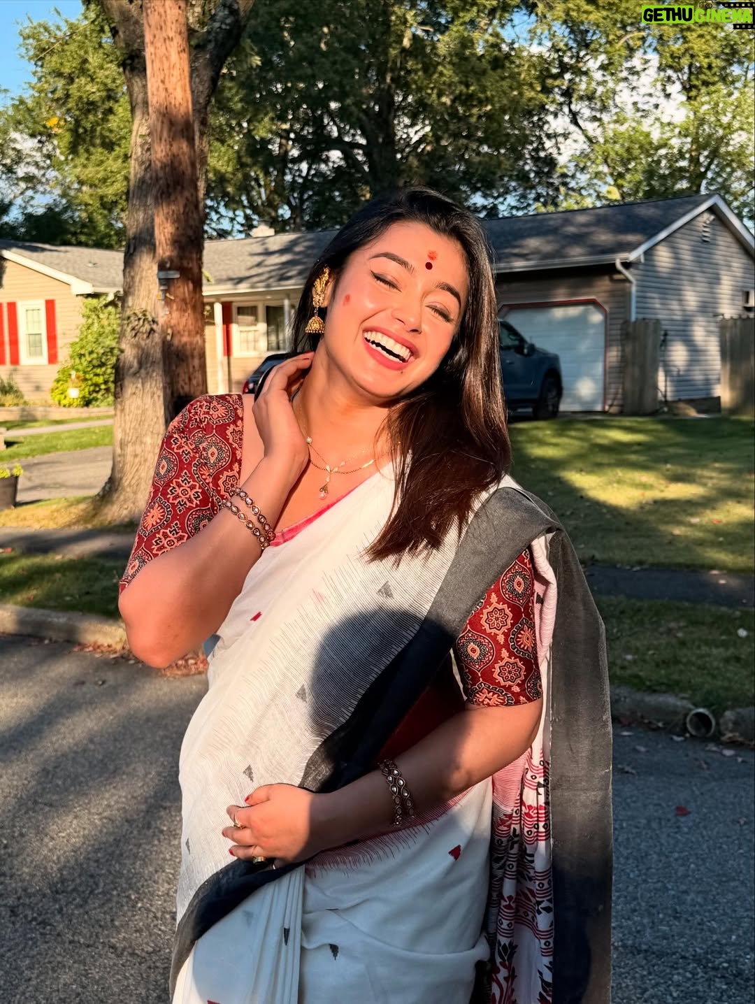 Mokksha - 29.9K Likes - Dugga ashche ❤️😍💐🙏🏻🫰🏻
Dur thekei 🙃🙂
I will miss my pujo ,bari,family,Kolkata,Bangla 😢😞
Captured by @sagina_sujith chechi ❤️
#mokksha #born #queen #durgapuja #vibes #feel #bong #festival #sarodiya