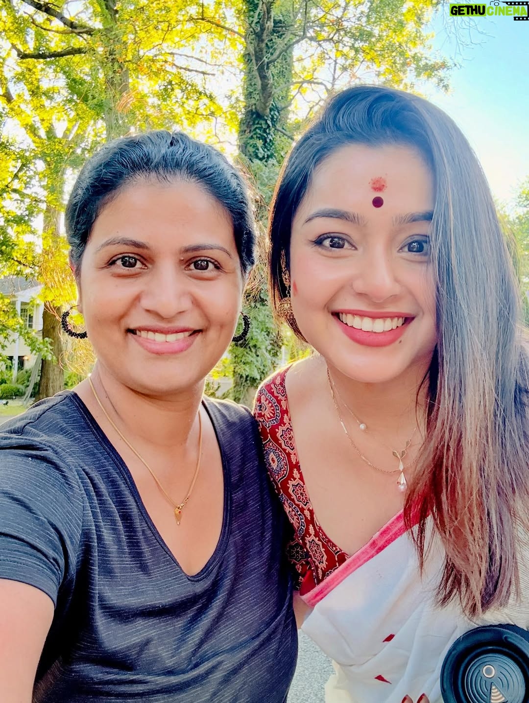 Mokksha - 29.9K Likes - Dugga ashche ❤️😍💐🙏🏻🫰🏻
Dur thekei 🙃🙂
I will miss my pujo ,bari,family,Kolkata,Bangla 😢😞
Captured by @sagina_sujith chechi ❤️
#mokksha #born #queen #durgapuja #vibes #feel #bong #festival #sarodiya