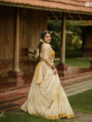 Mokksha Instagram - Happy Onam 🙏❤️
ഓണം 🌺 
ഓണം ഷൂട്ട് 🫶

Photography @arunmohanphotographer 
Styling n designing @shadul__ashique
Mua @jo_makeup_artist 
Costume @iha_designs
Ornaments @golden_cup_rental_jewellery
Drapping @asha_thesareedrapist
Assist @arun_pra.kash_m.u.a
Location partner @kondai_lip_resort
#mokksha #born #queen #onam #shoot #vibes #kerala #love #allepey #kondairesort